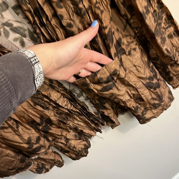 go by gosilk Crinkle Cut Jacket and Skirt Set in Chai Society 100% Silk Size M - Picture 9 of 16